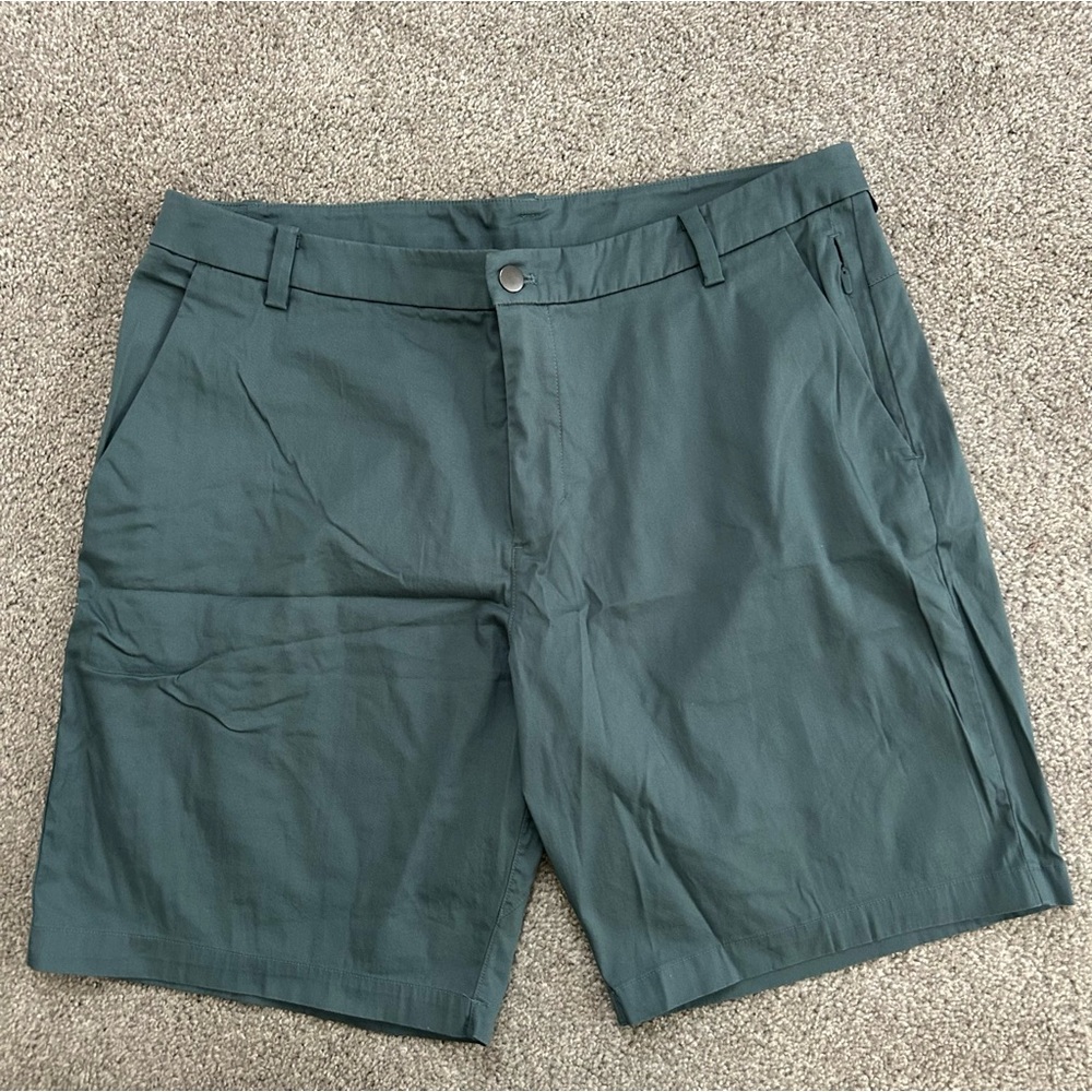 men’s lululemon ABC classic fit shorts - size 36